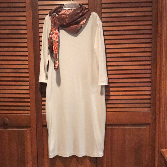 Ellen Tracy Dresses & Skirts - ELLEN TRACY GRAY WOOL SHEATH.